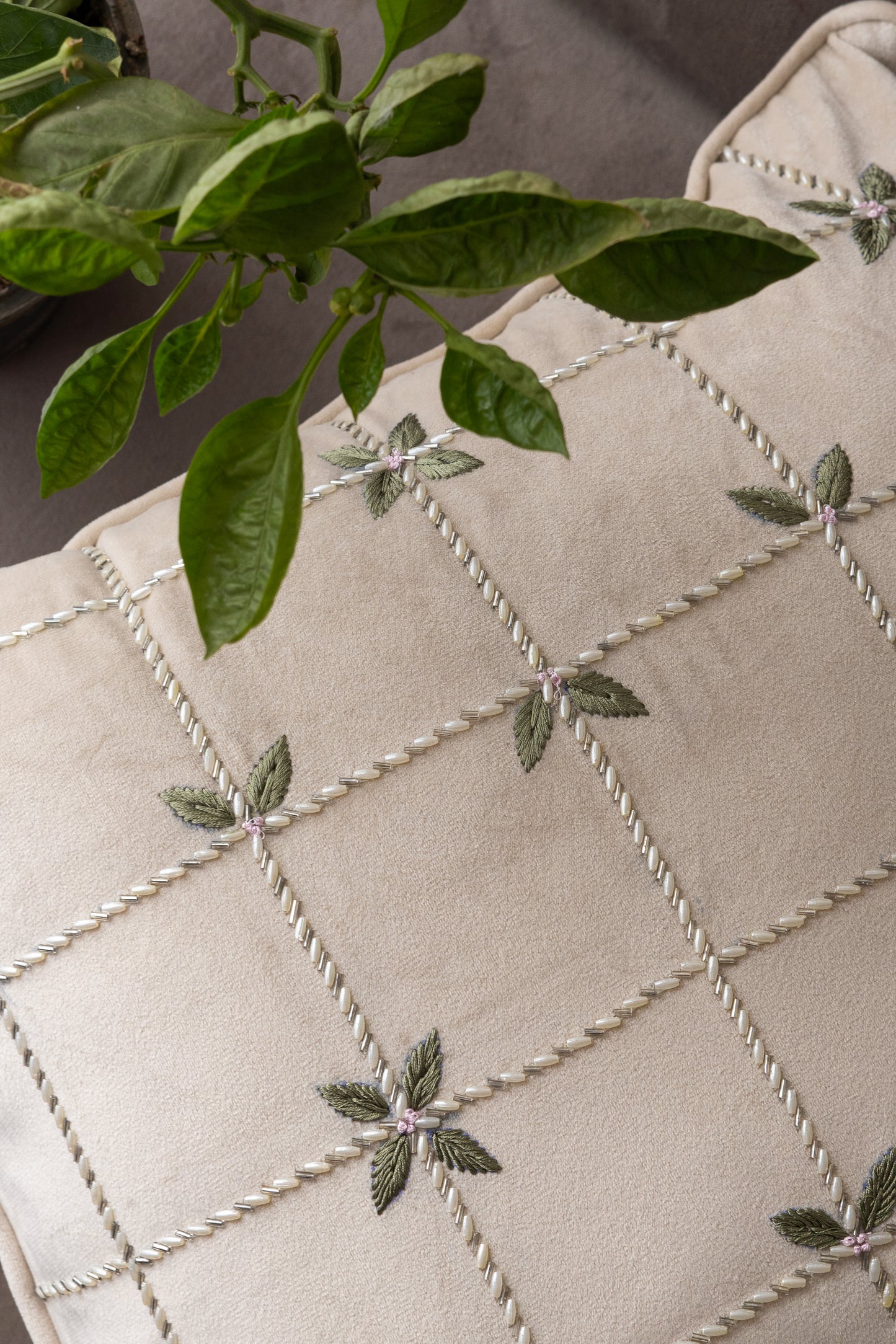 Pearl Elegance - Cushion Cover