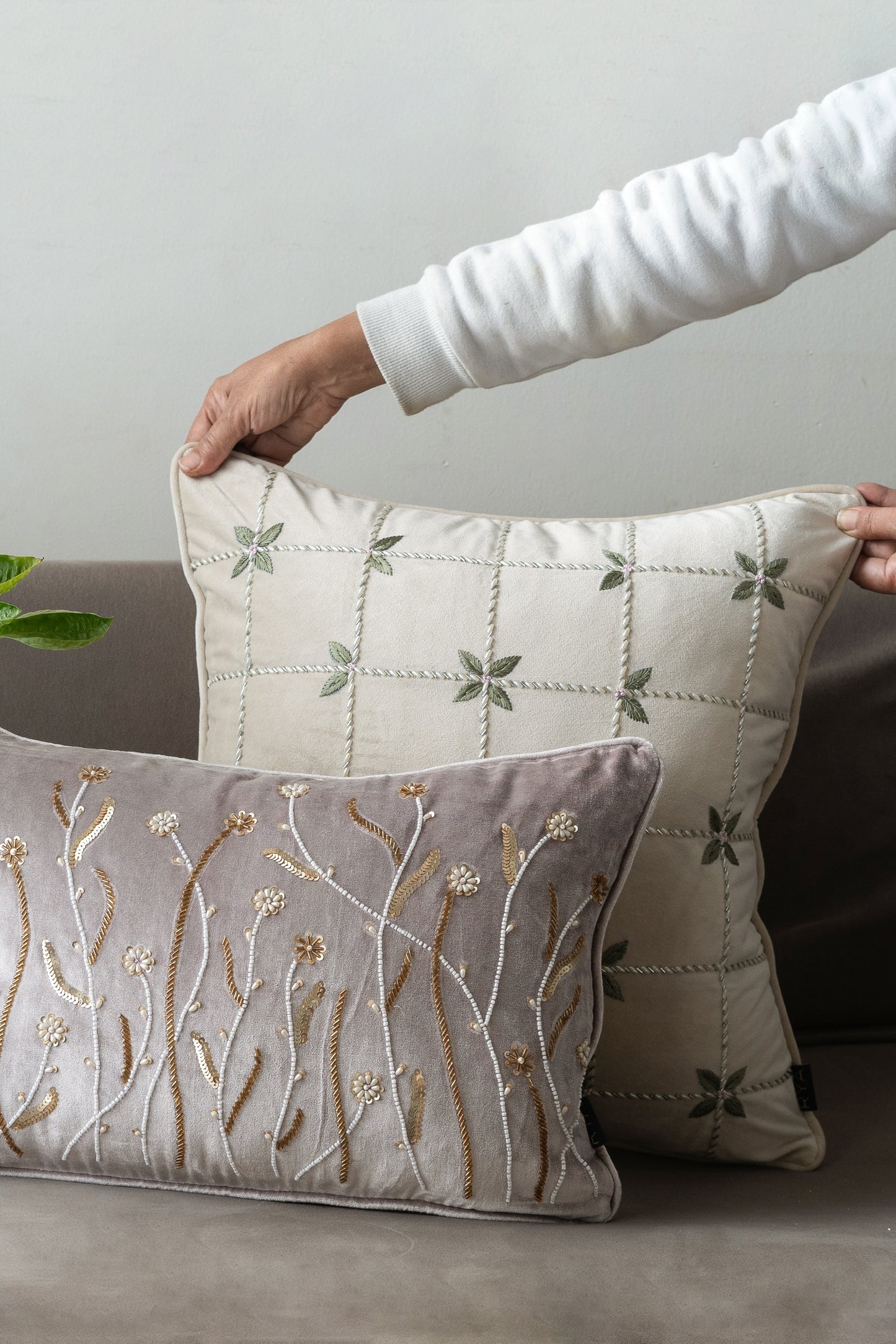 Pearl Elegance - Cushion Cover