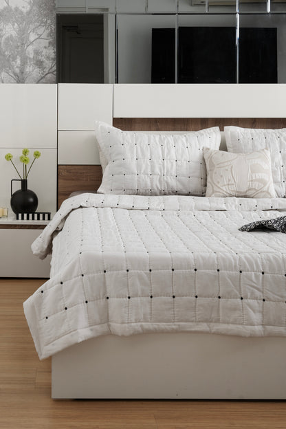 Monochrome Quilted - Bedspread