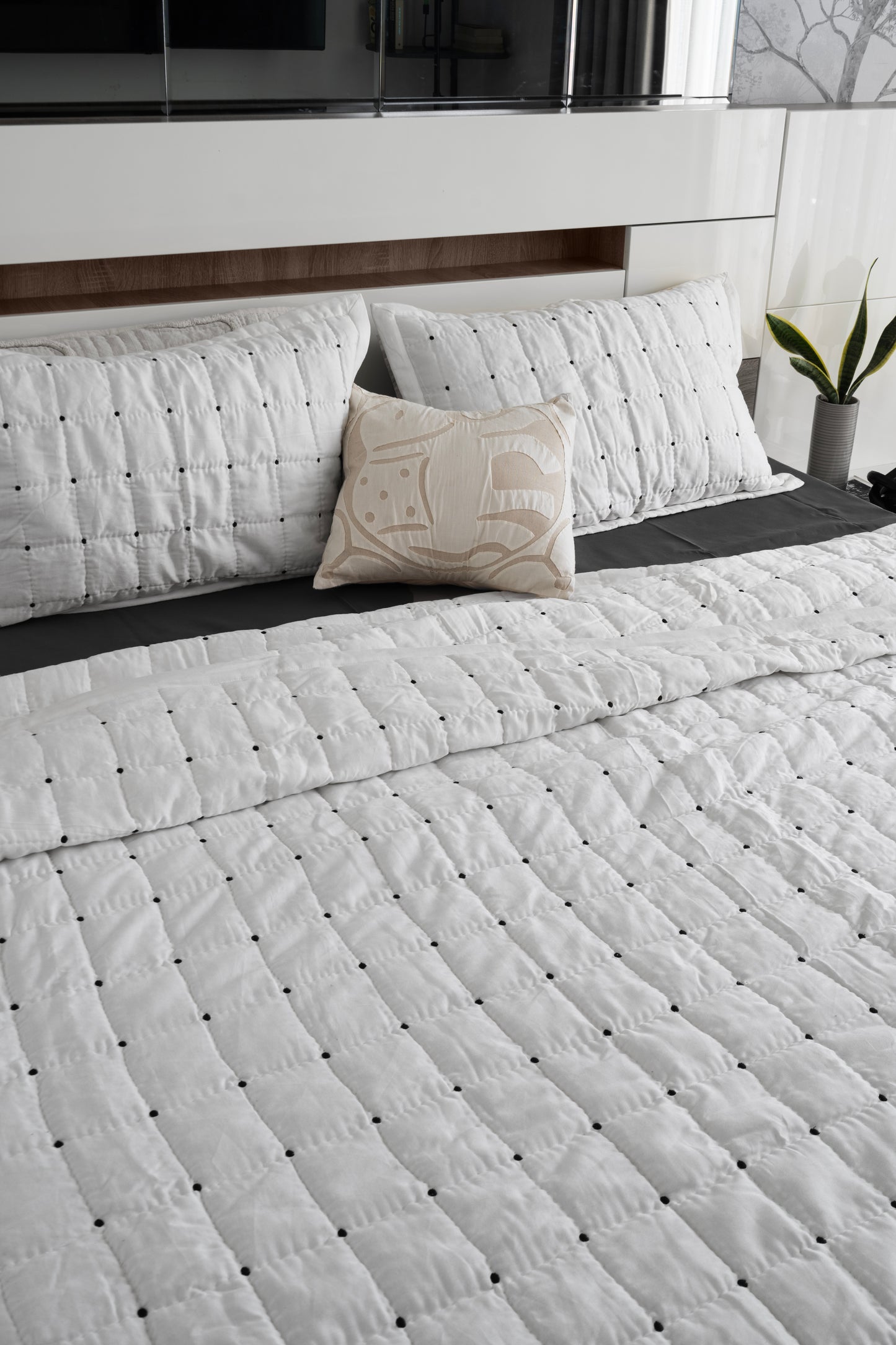 Monochrome Quilted - Bedspread